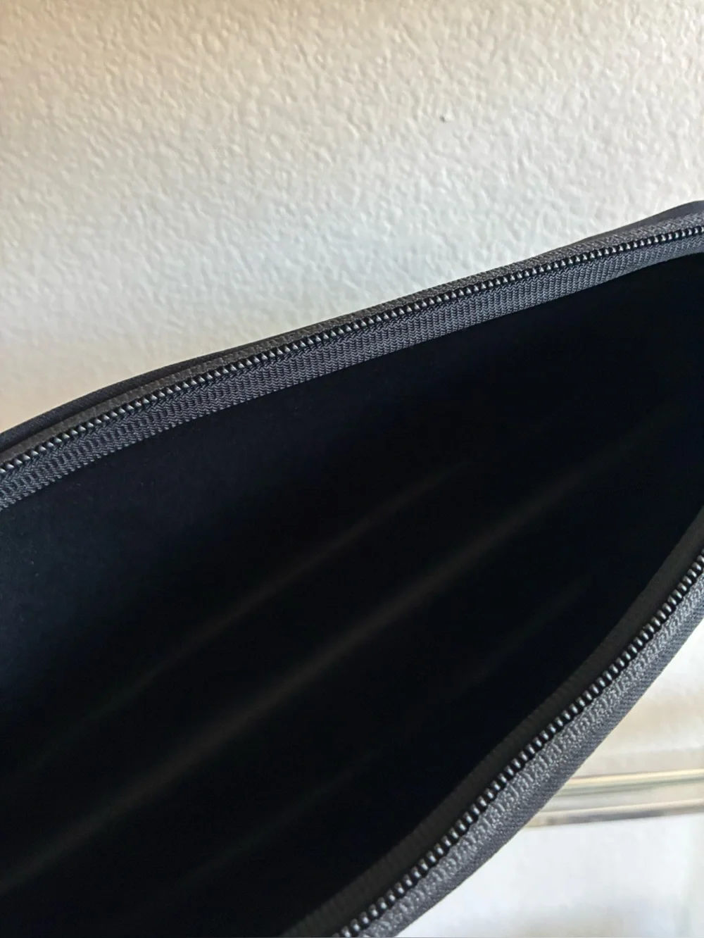 *NWT* SKIMS Onyx Makeup/Travel Pouch